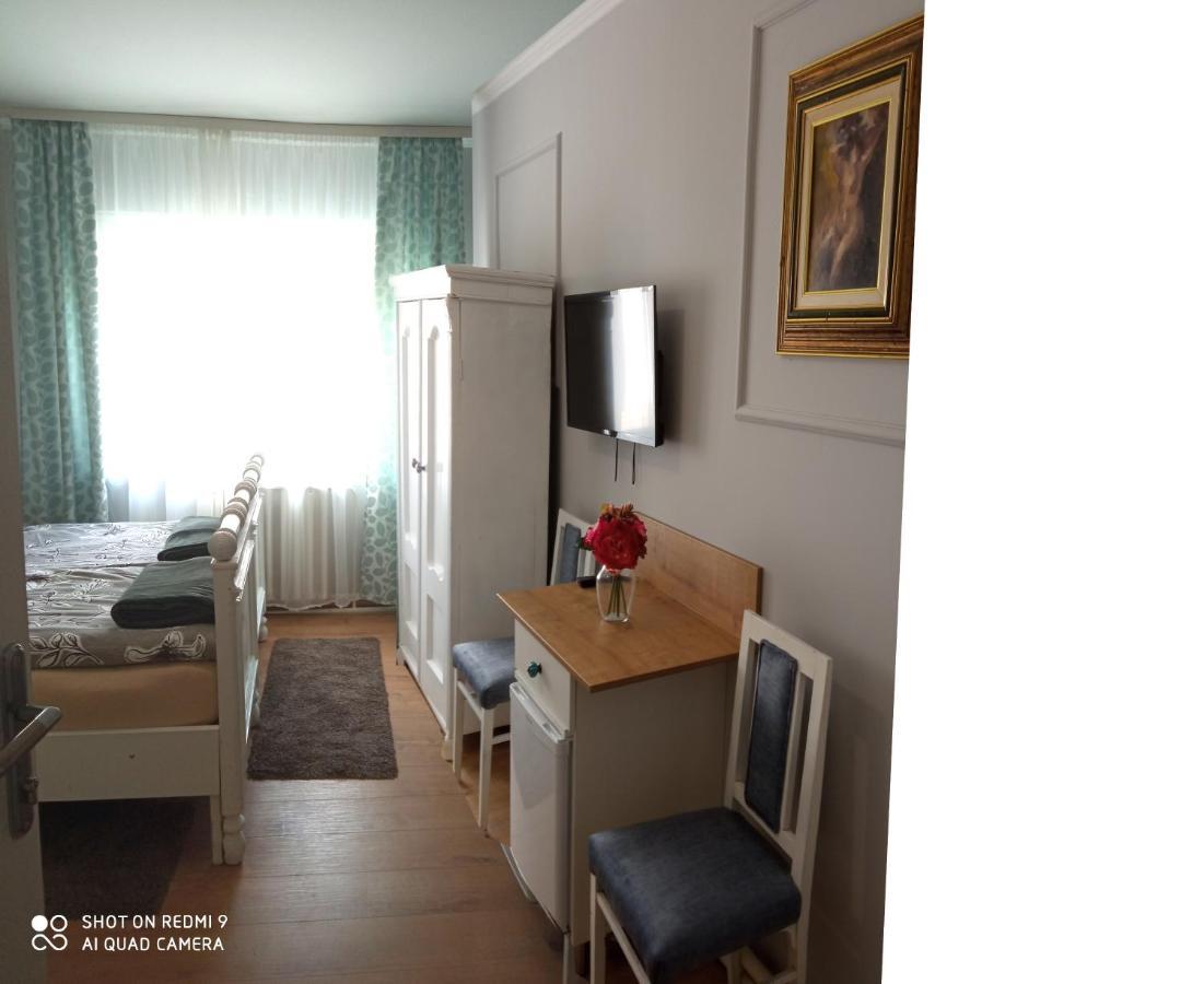 Villa Lucia - Apartments&Rooms Slavonski Brod Exterior foto
